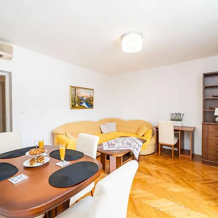 Apartment Klaudia - Two Bedroom With Balcony