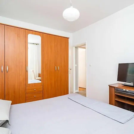 Klaudia - Two Bedroom With Balcony *