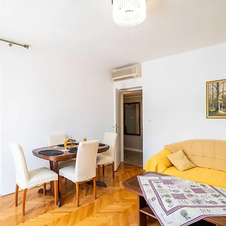 Klaudia - Two Bedroom With Balcony Дубровник